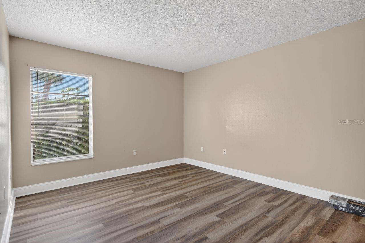 Image 14 of 18 For 14319 Hanging Moss Circle 102