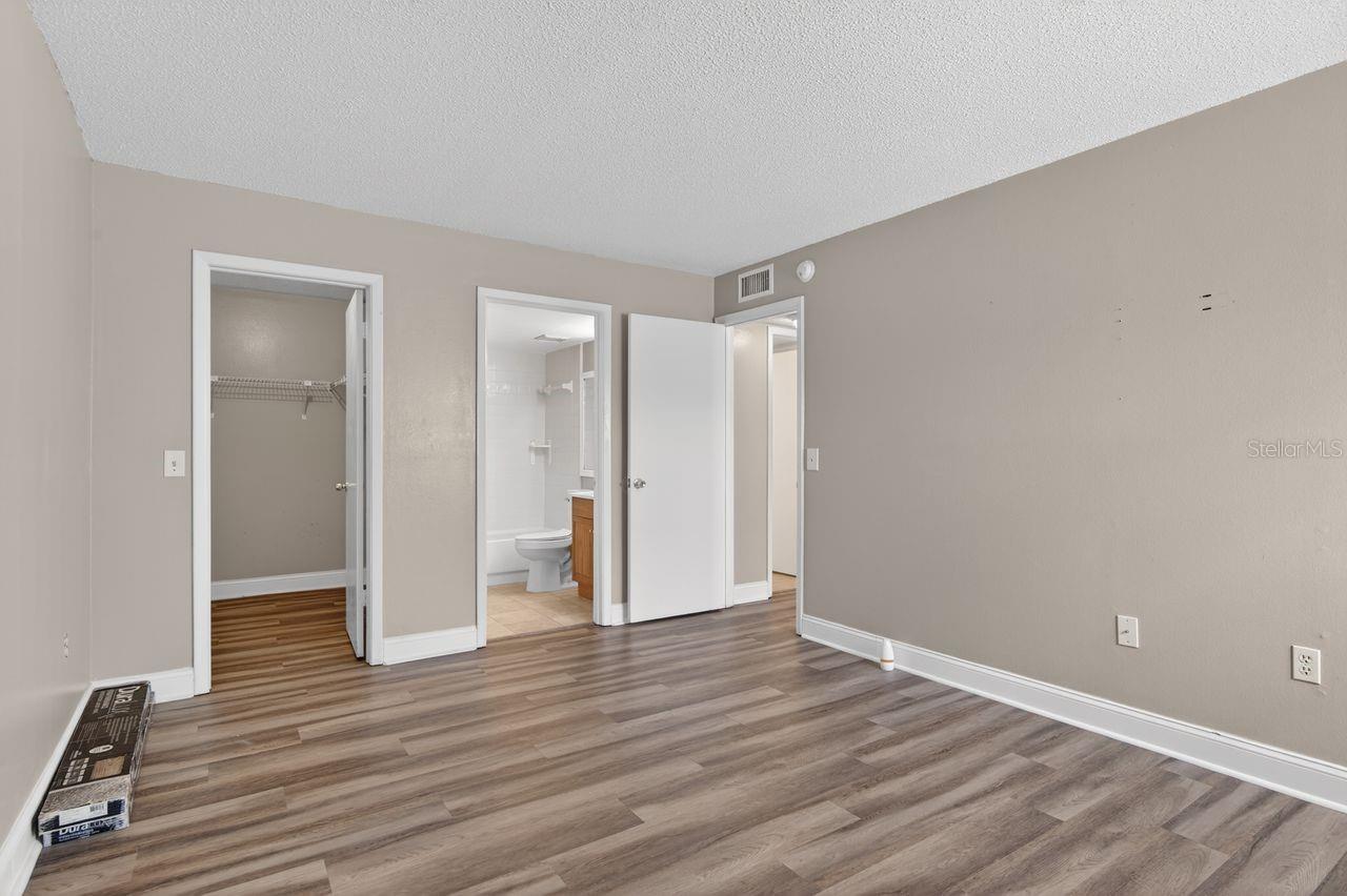 Image 15 of 18 For 14319 Hanging Moss Circle 102