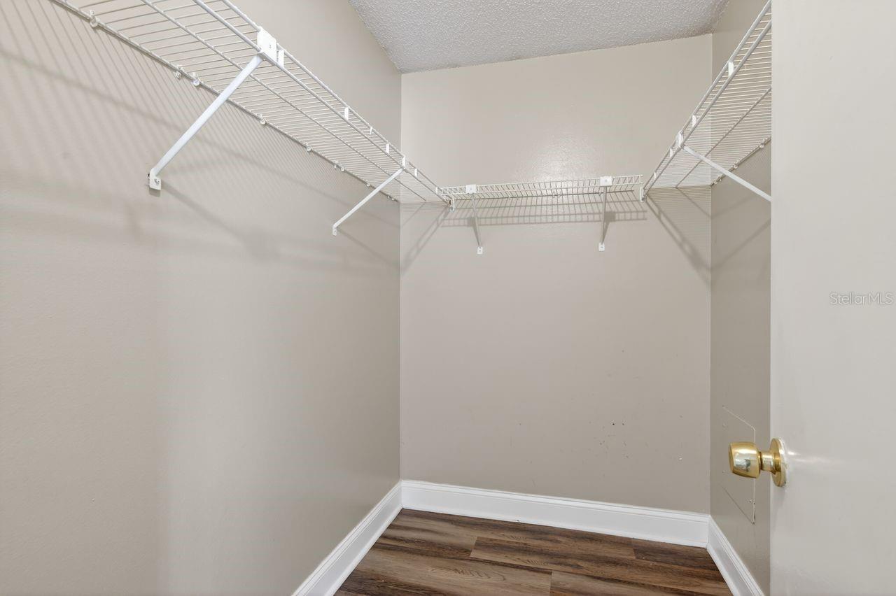 Image 16 of 18 For 14319 Hanging Moss Circle 102