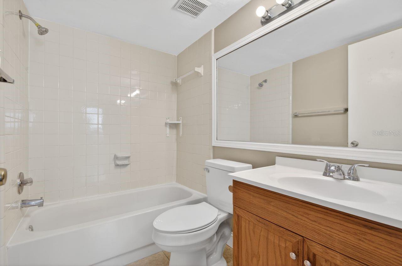 Image 17 of 18 For 14319 Hanging Moss Circle 102