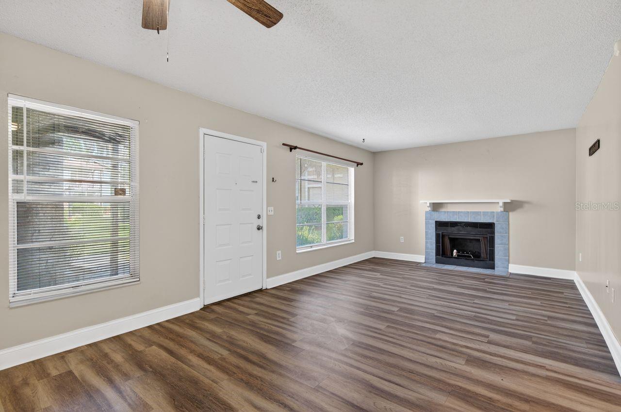 Image 7 of 18 For 14319 Hanging Moss Circle 102