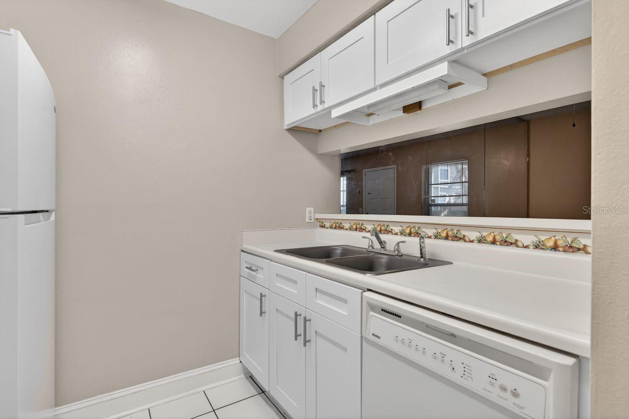 Image 9 of 18 For 14319 Hanging Moss Circle 102