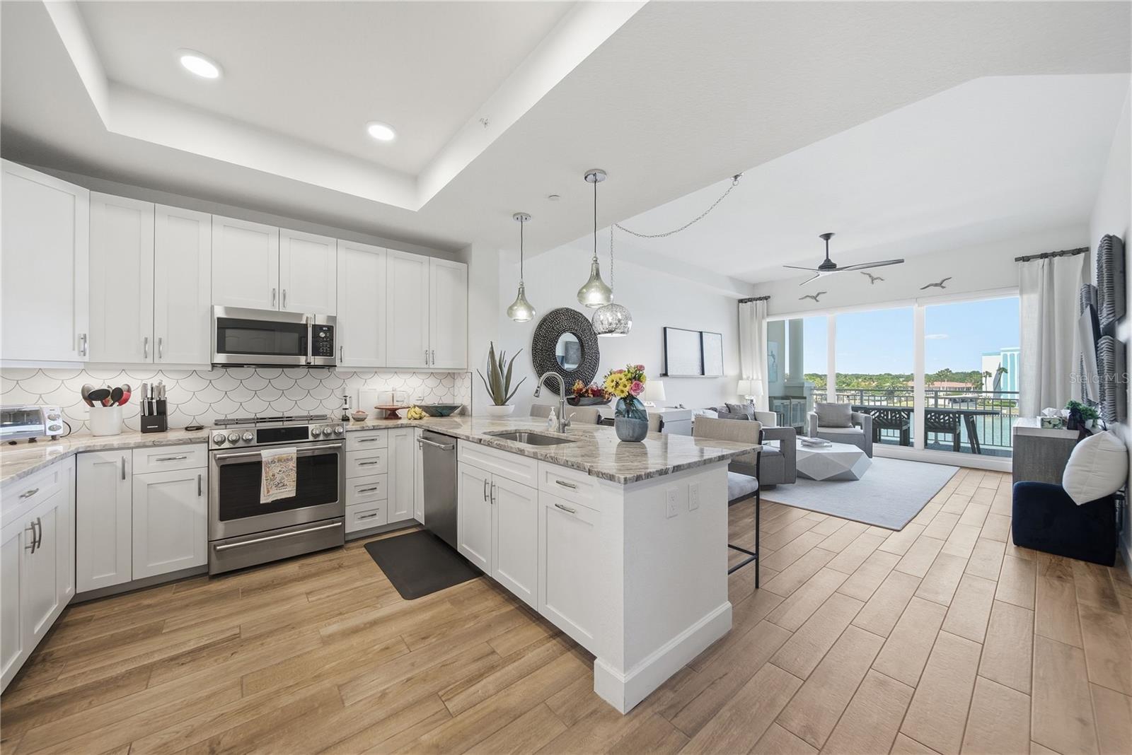 Image 11 of 39 For 20001 Gulf Boulevard 405