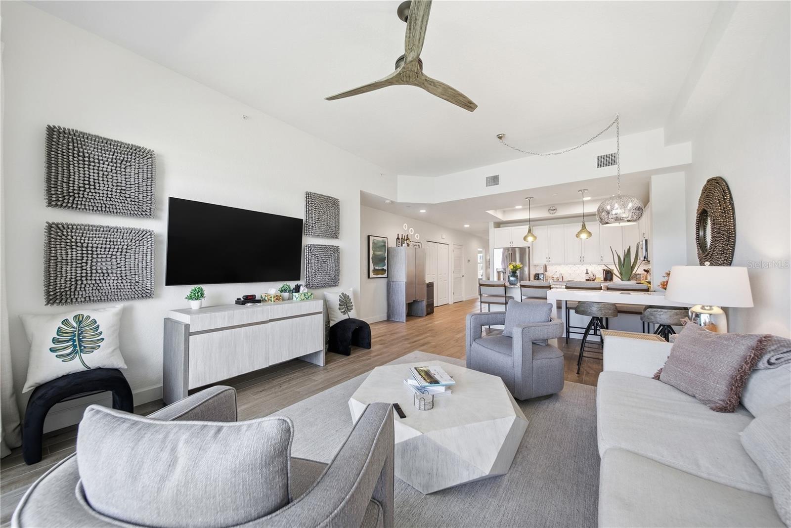 Image 13 of 39 For 20001 Gulf Boulevard 405