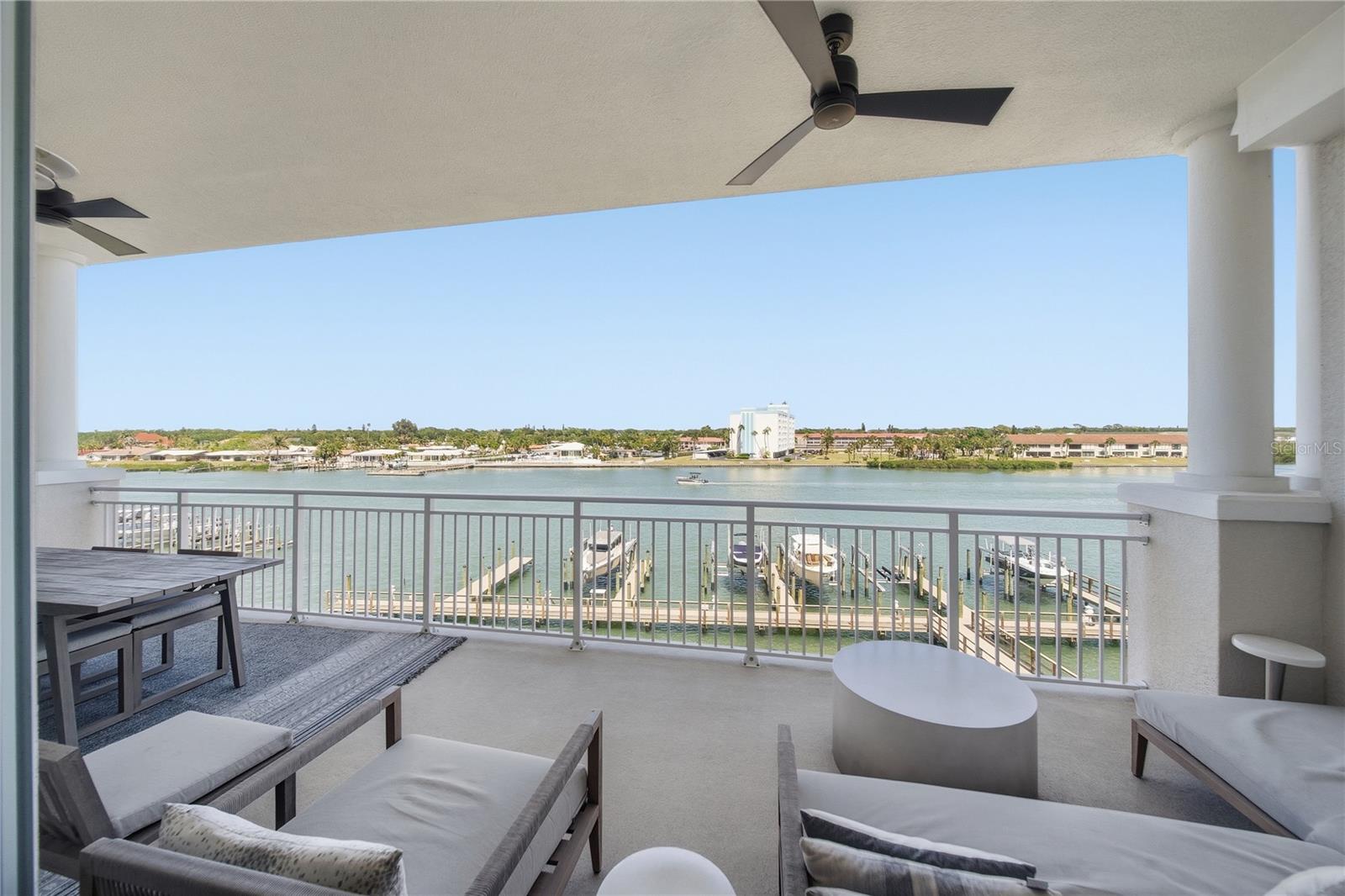 Image 19 of 39 For 20001 Gulf Boulevard 405