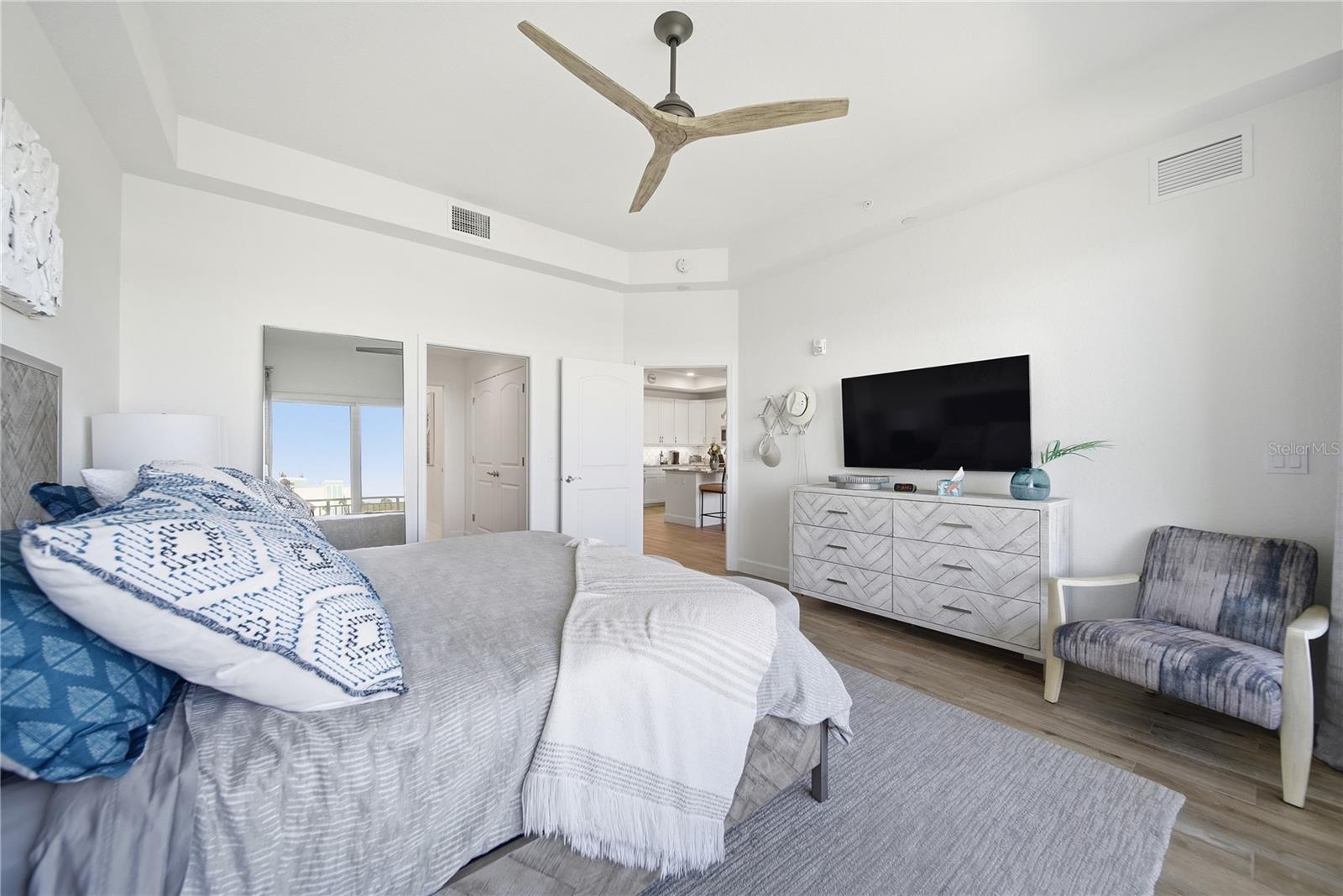 Image 25 of 39 For 20001 Gulf Boulevard 405