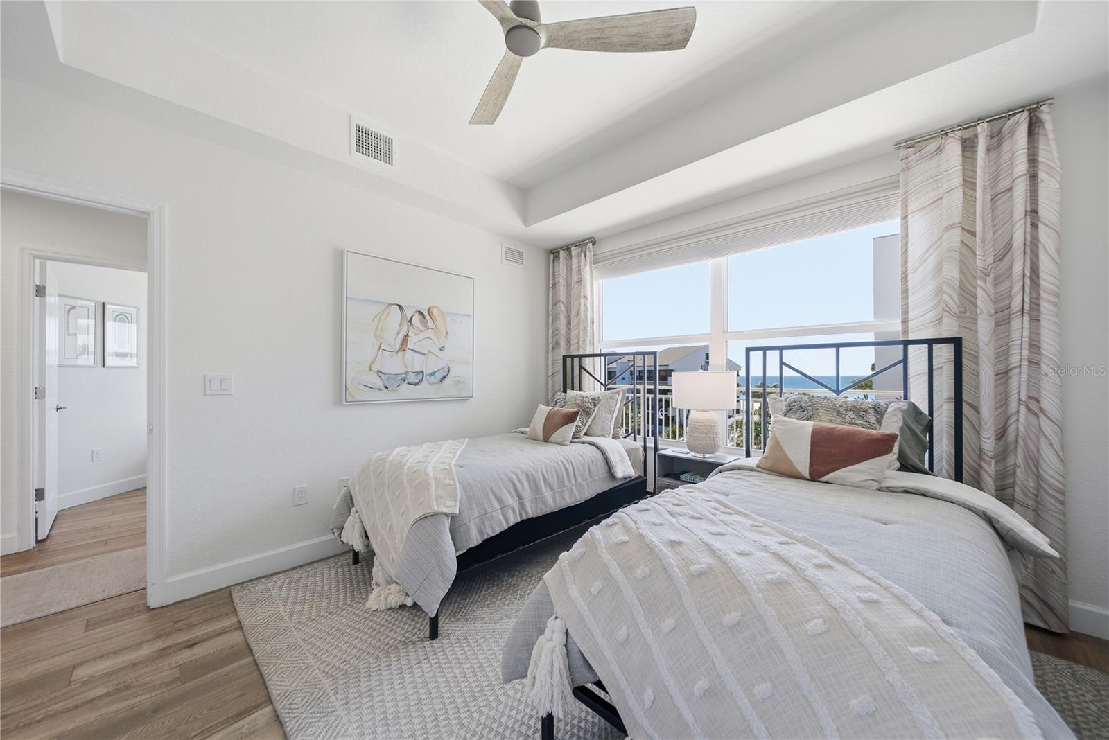 Image 33 of 39 For 20001 Gulf Boulevard 405