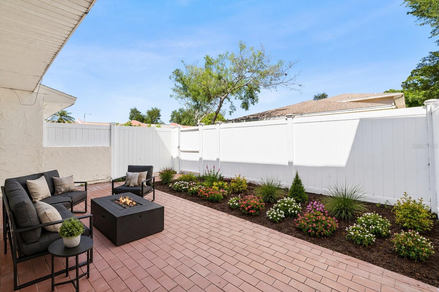 Image 11 of 25 For 7256 Moffatt Lane N