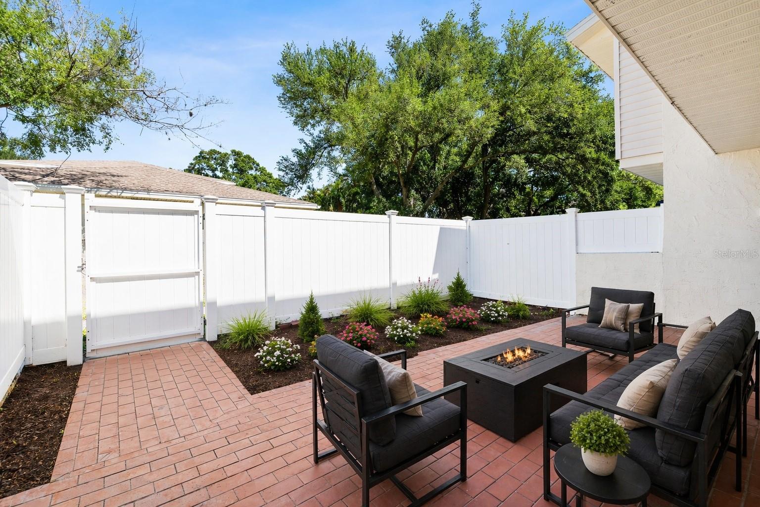 Image 12 of 25 For 7256 Moffatt Lane N