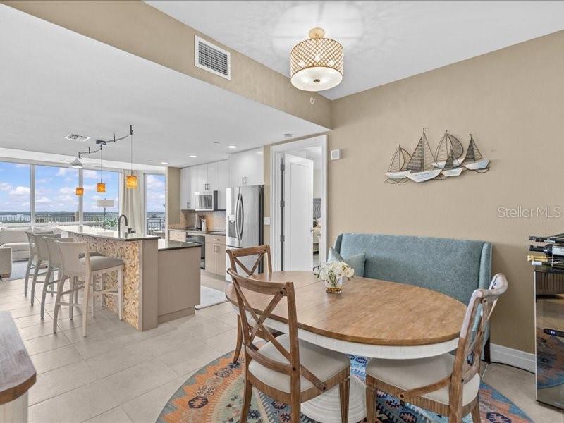 Listing photo id 10 for 331 Cleveland Street 1702