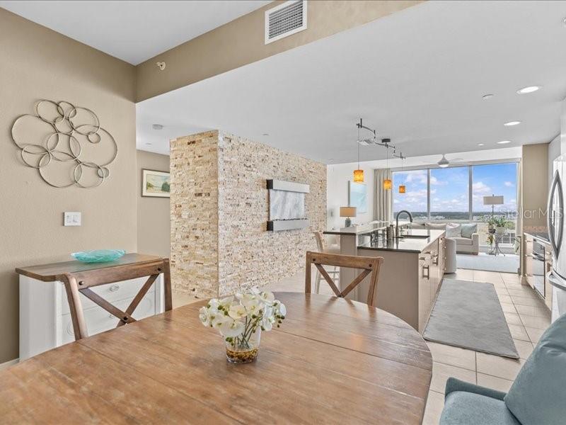 Listing photo id 12 for 331 Cleveland Street 1702