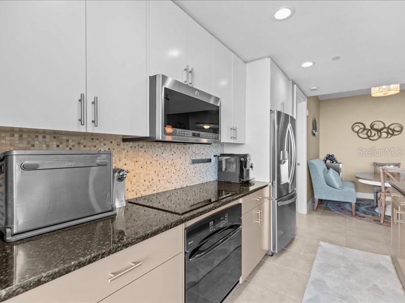 Listing photo id 15 for 331 Cleveland Street 1702