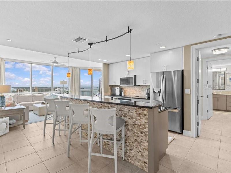 Listing photo id 4 for 331 Cleveland Street 1702