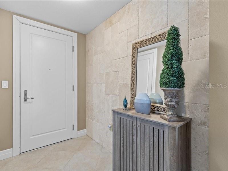 Listing photo id 7 for 331 Cleveland Street 1702