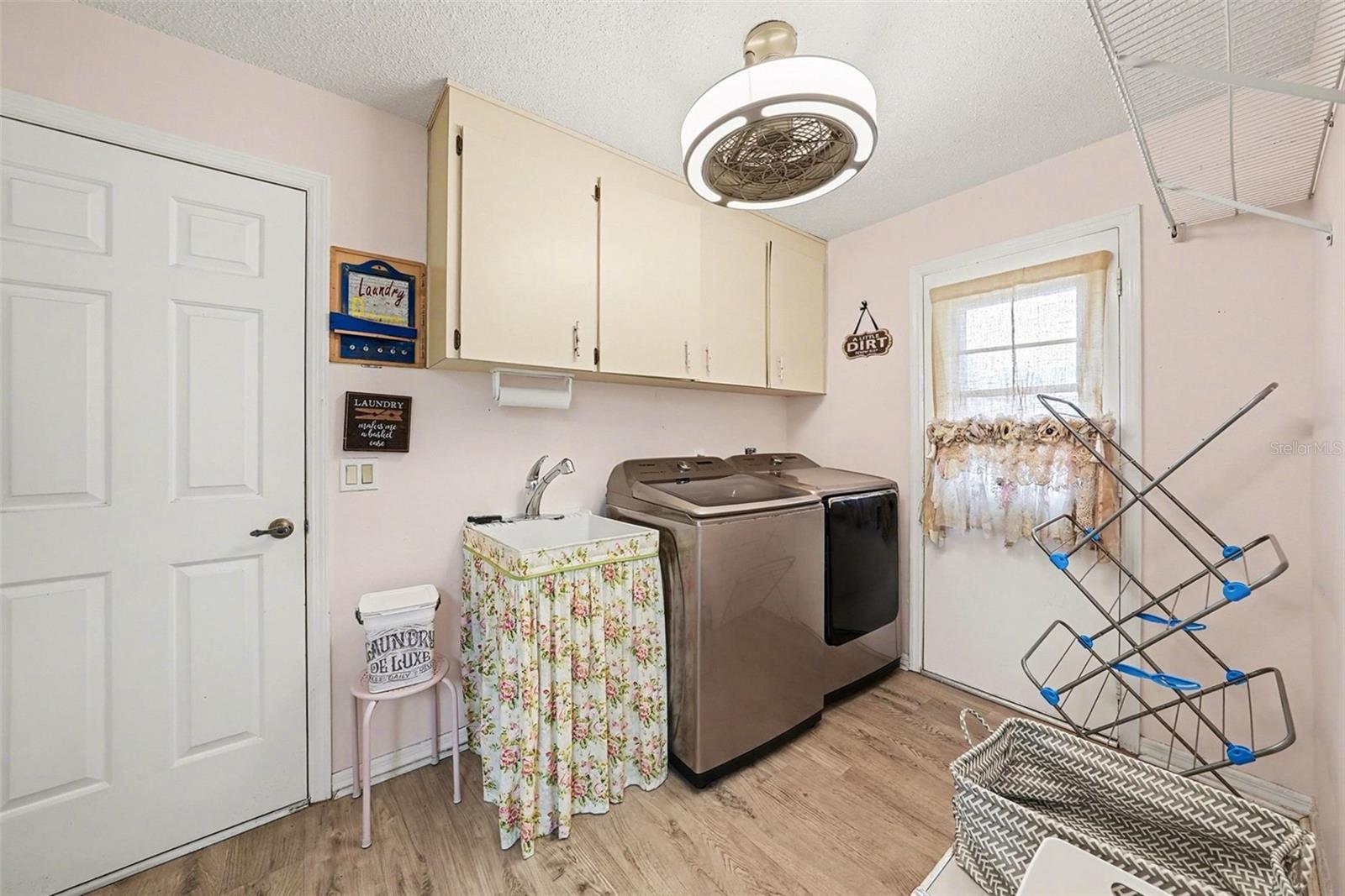 Image 14 of 22 For 8251 Earlshire Lane