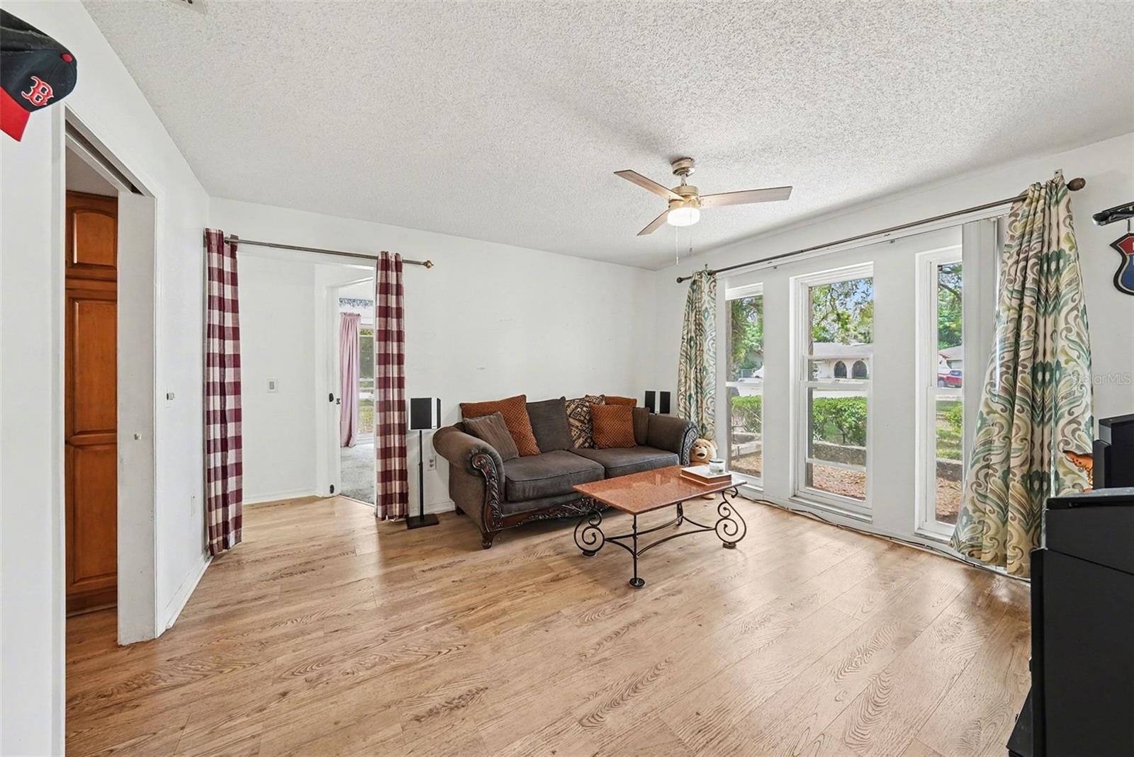 Image 4 of 22 For 8251 Earlshire Lane