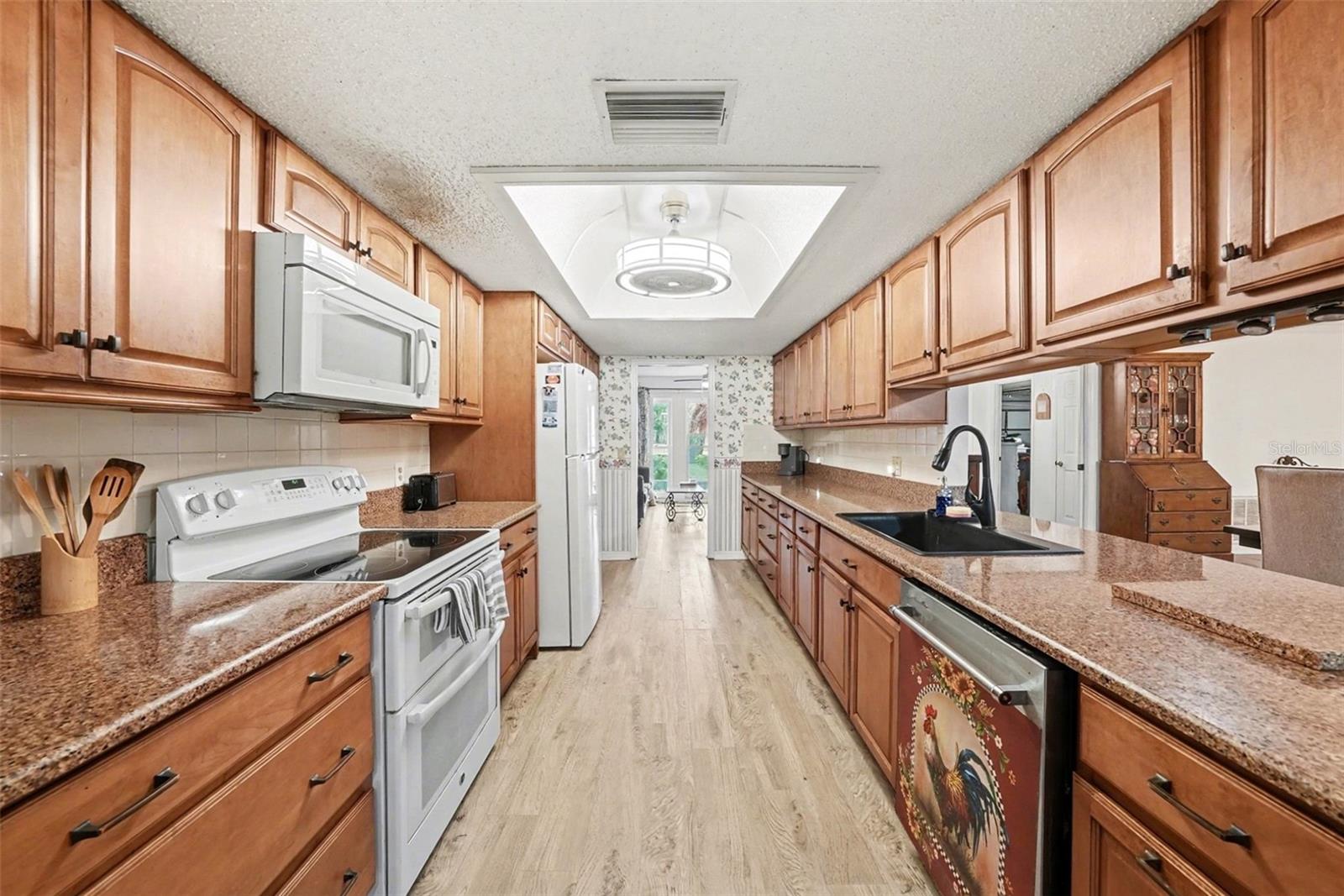 Image 6 of 22 For 8251 Earlshire Lane