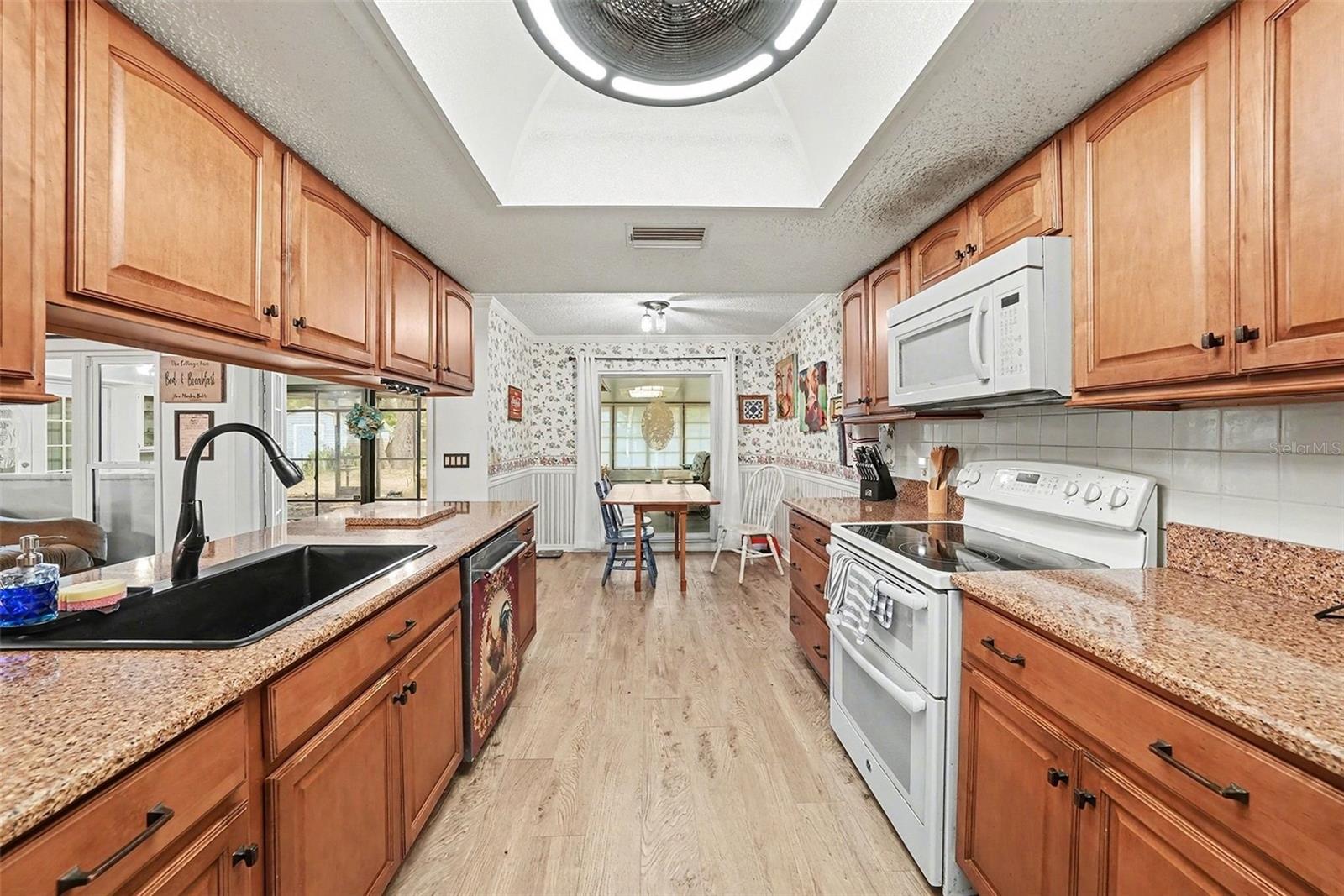 Image 7 of 22 For 8251 Earlshire Lane