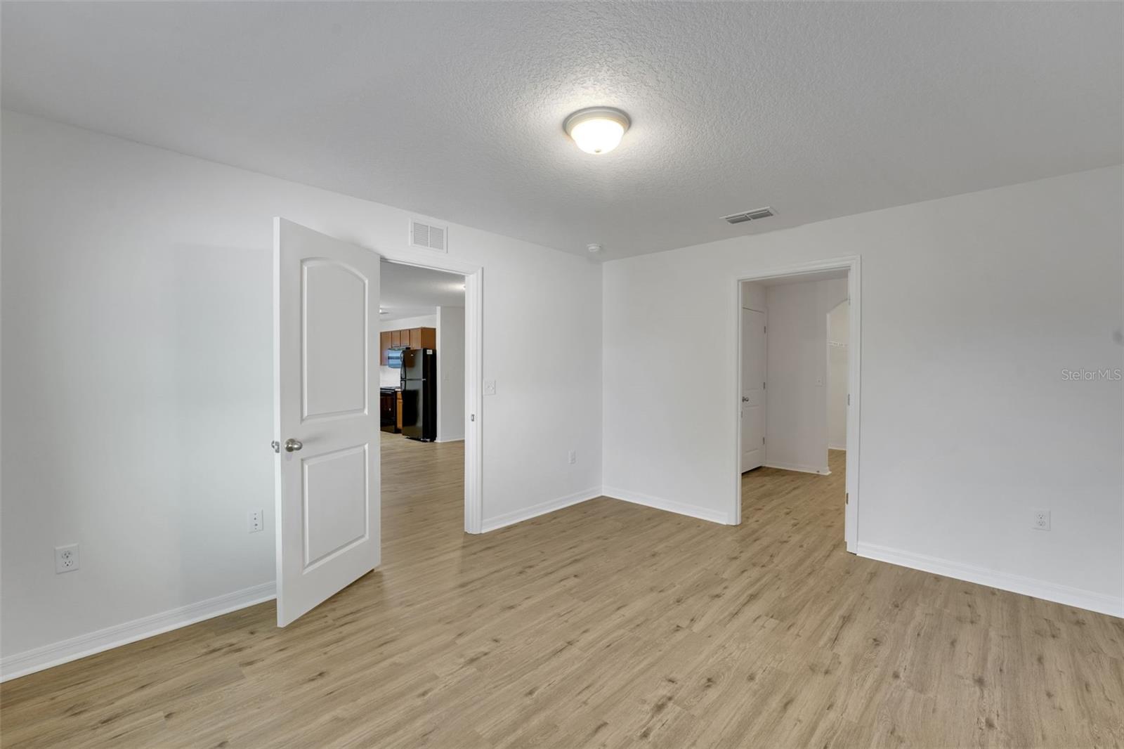 Image 23 of 26 For 2659 Rotherham Road