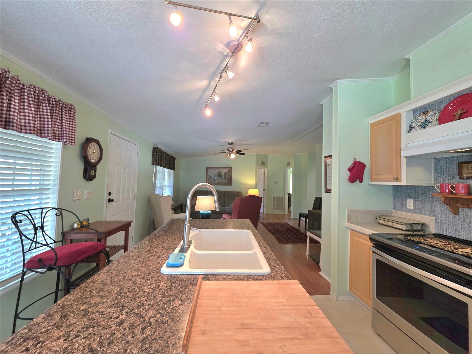 Image 14 of 64 For 37251 Lois Avenue