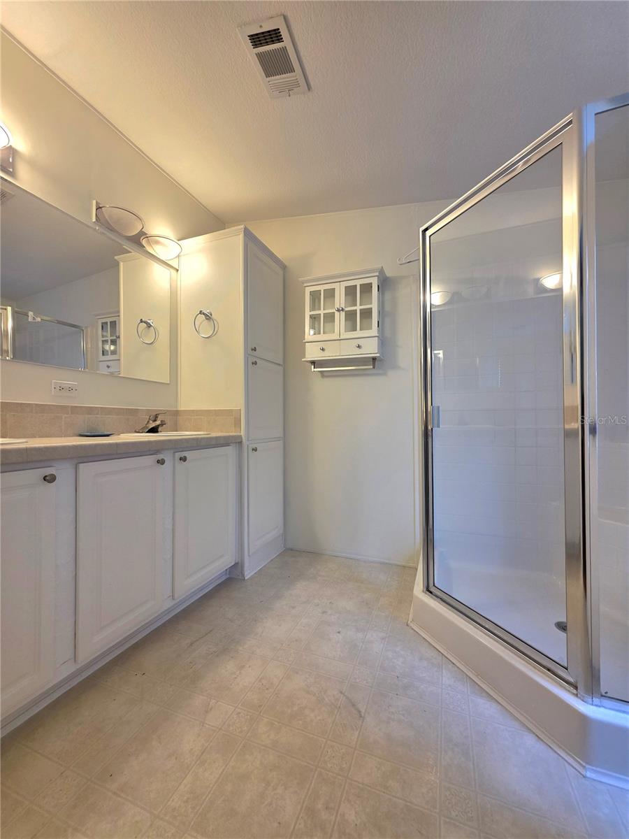 Image 20 of 64 For 37251 Lois Avenue