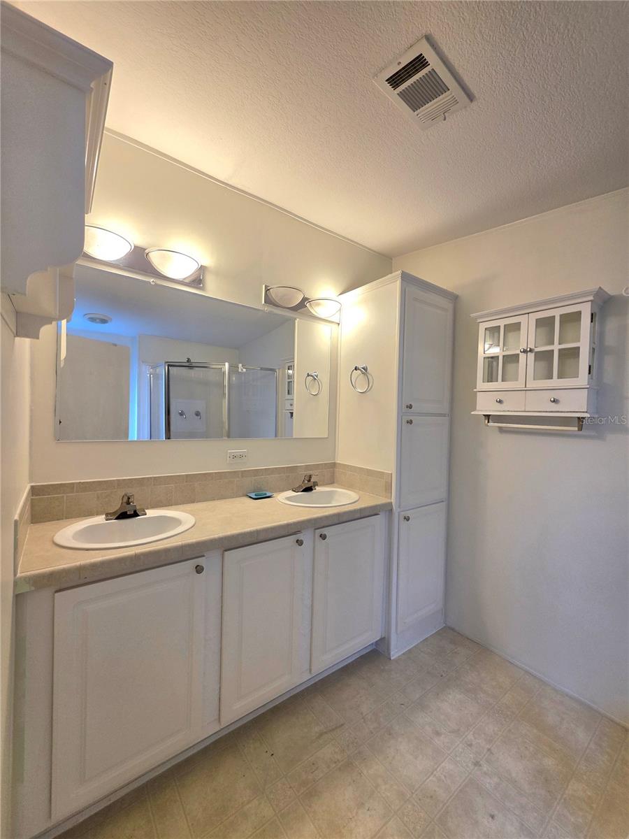 Image 21 of 64 For 37251 Lois Avenue