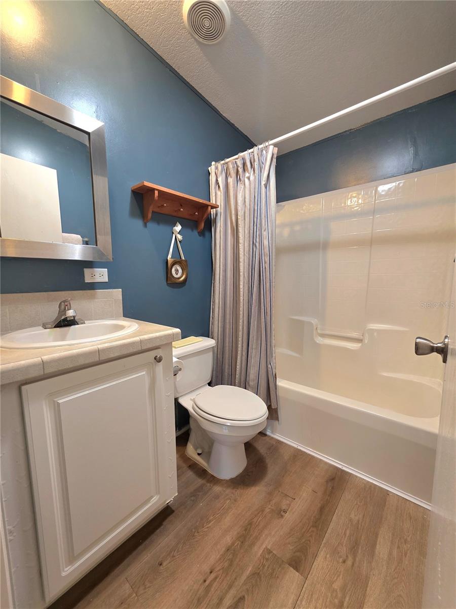 Image 25 of 64 For 37251 Lois Avenue