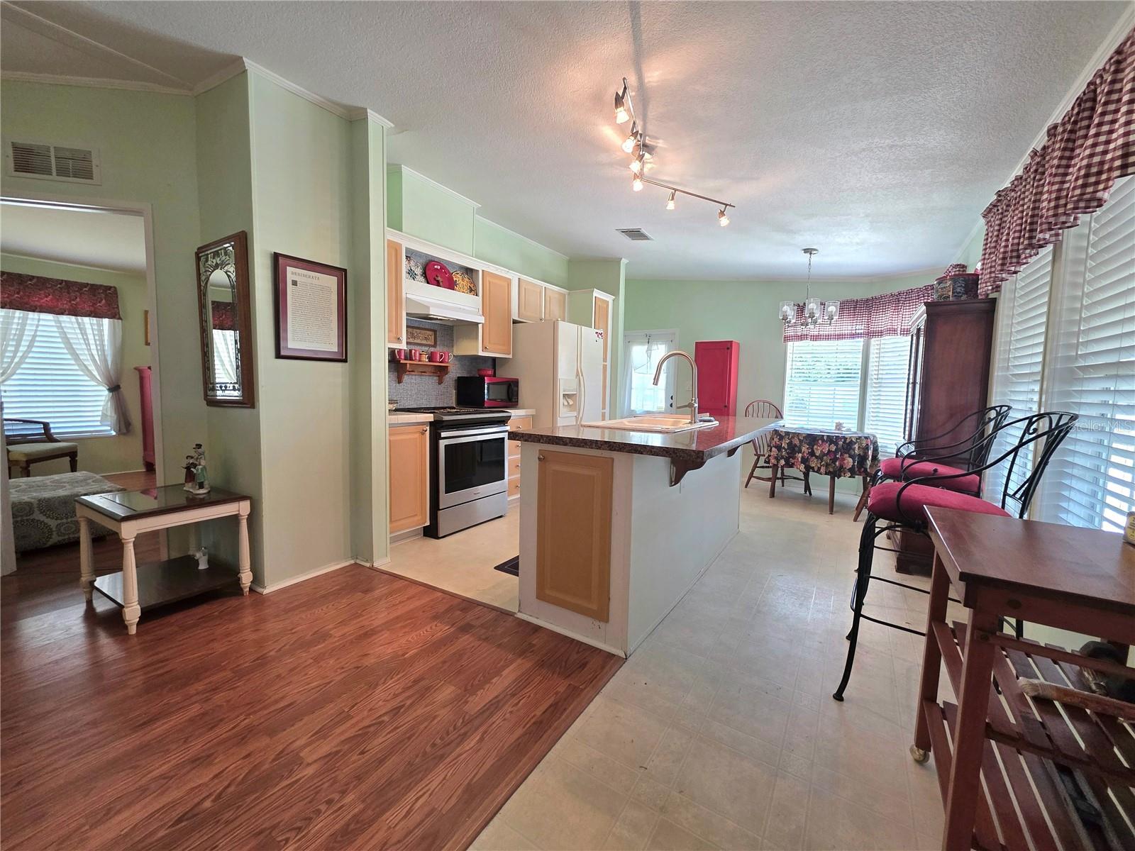 Image 8 of 64 For 37251 Lois Avenue