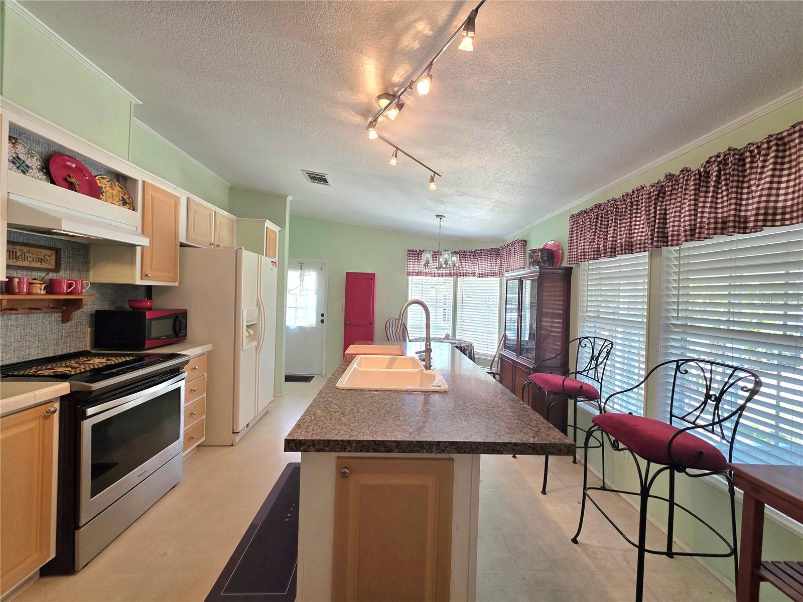 Image 9 of 64 For 37251 Lois Avenue