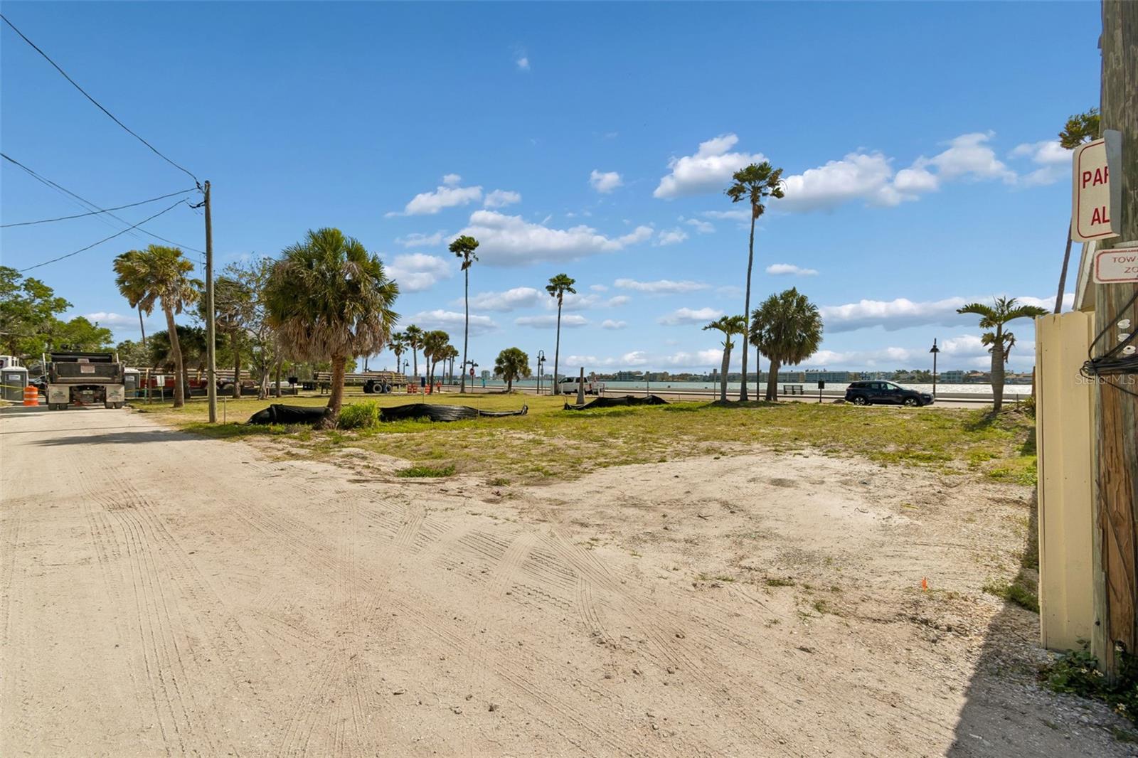 Image 24 of 33 For 808 Pass A Grille Way