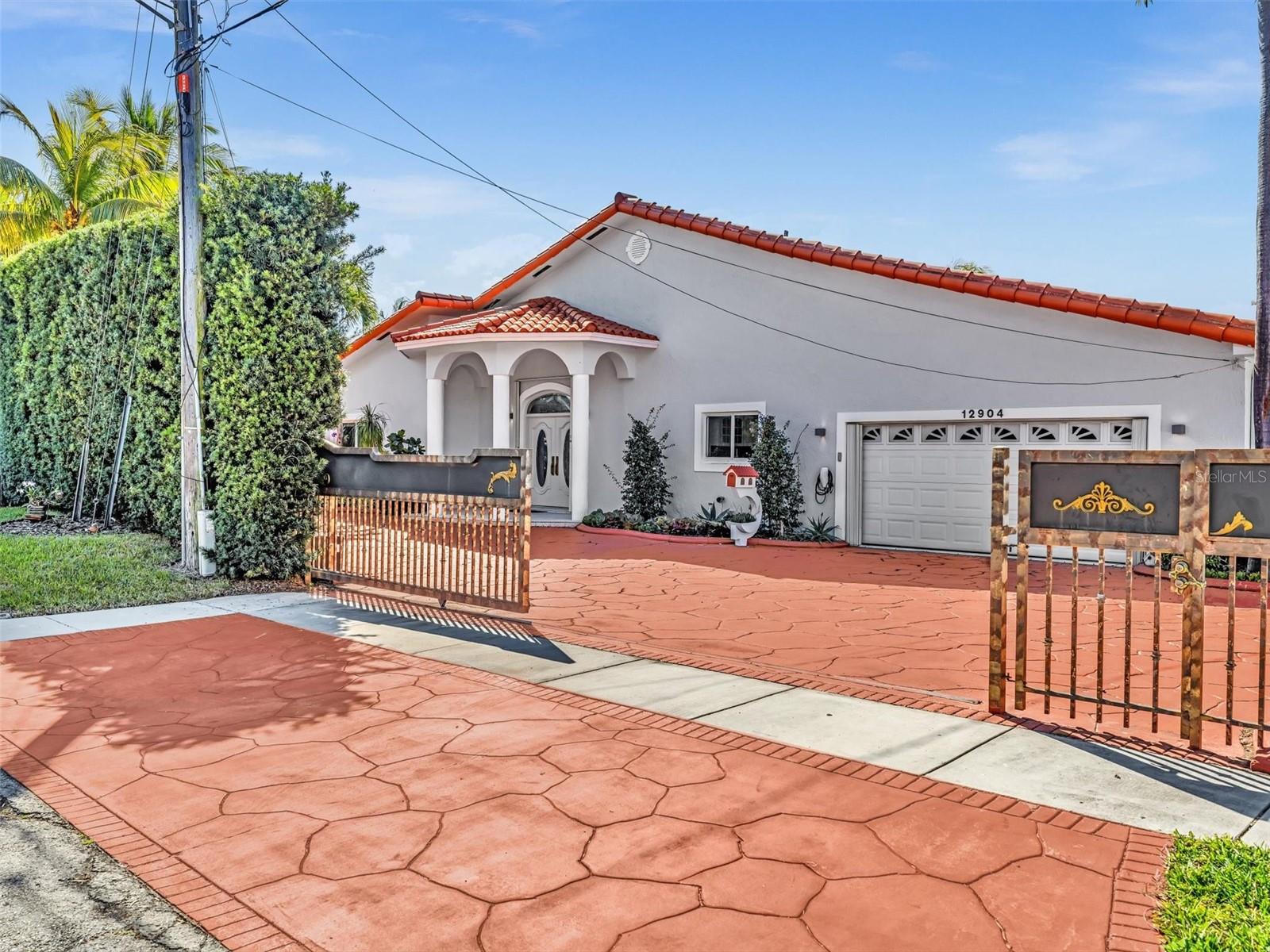 Image 3 of 88 For 12904 Banyan Road