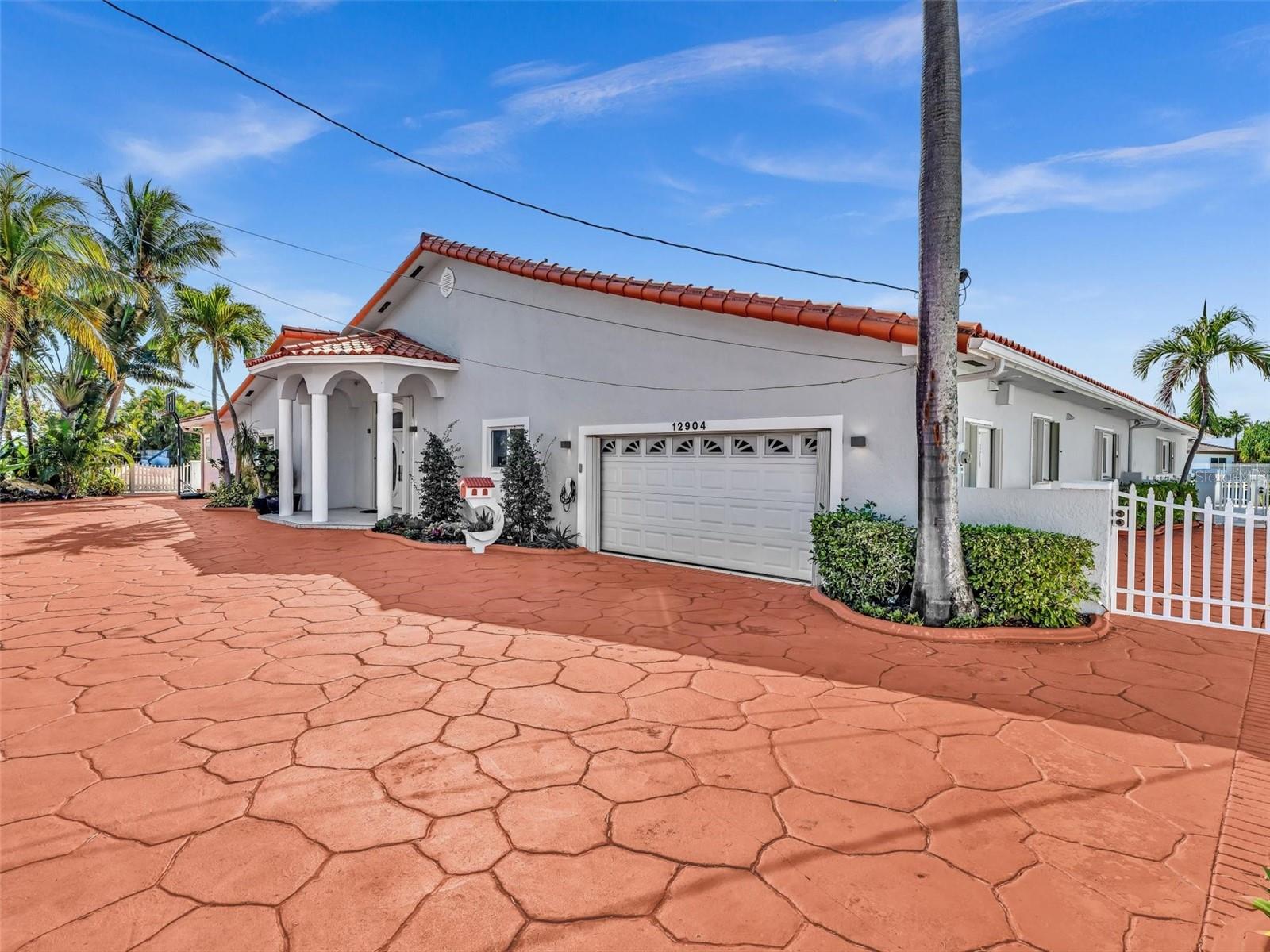 Image 5 of 88 For 12904 Banyan Road