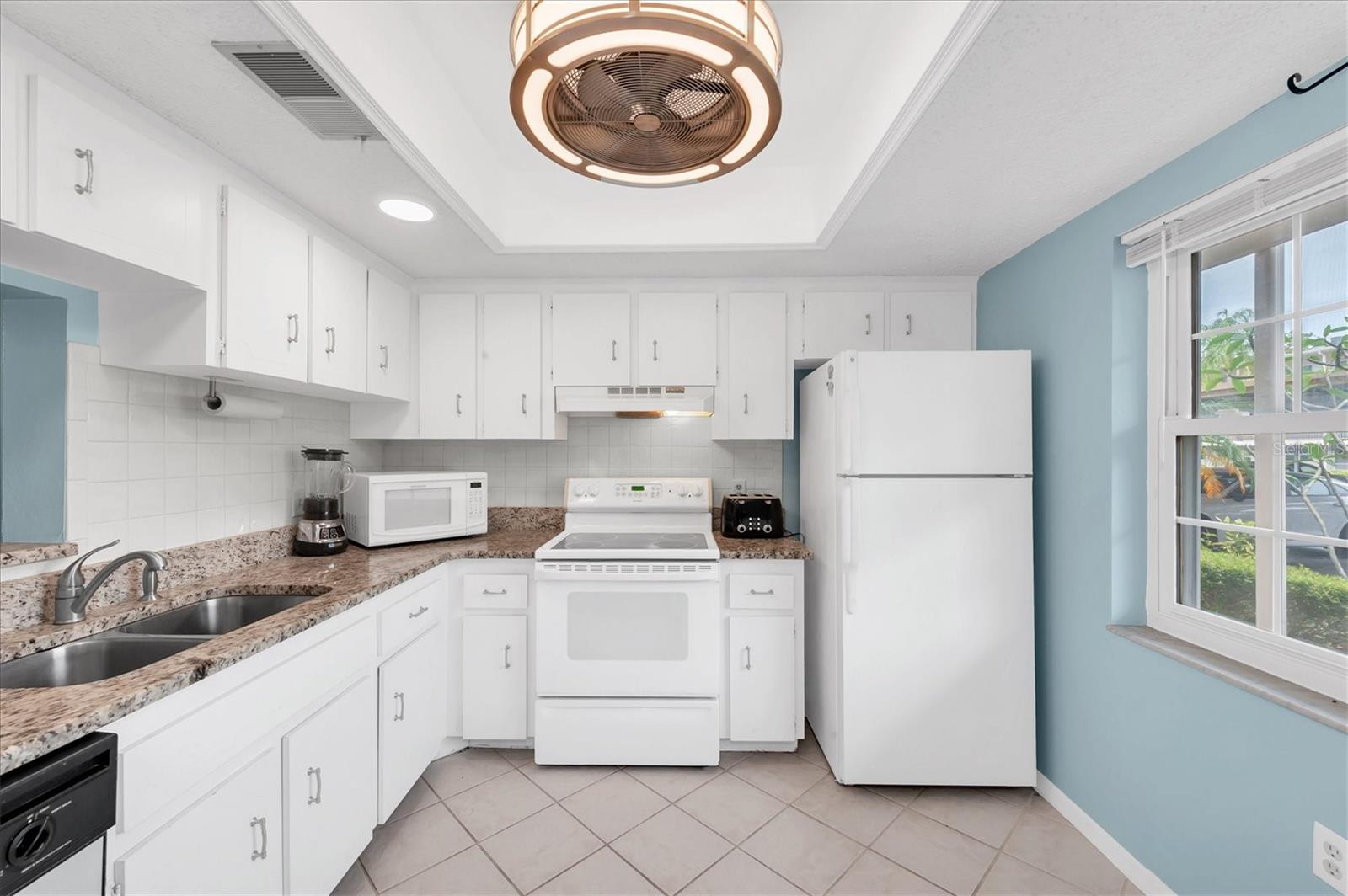 Image 10 of 27 For 845 Maple Court 103