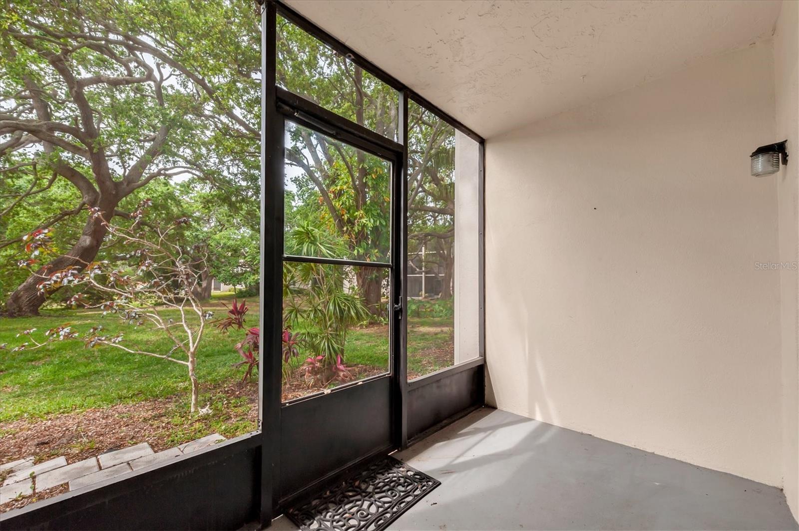 Image 20 of 27 For 845 Maple Court 103