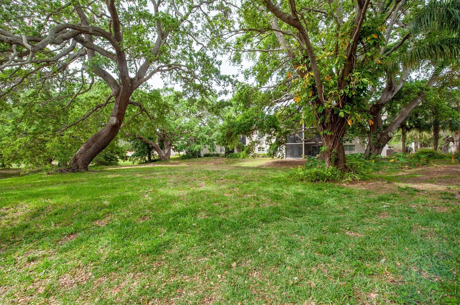 Image 23 of 27 For 845 Maple Court 103