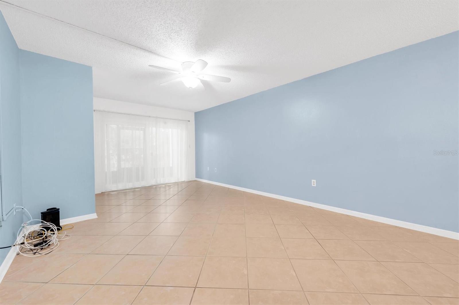 Image 4 of 27 For 845 Maple Court 103