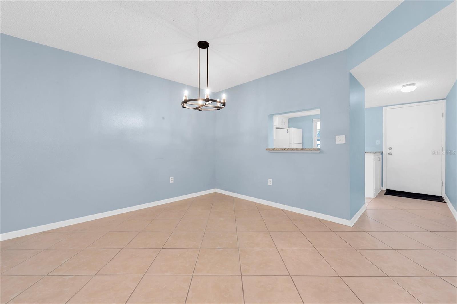 Image 5 of 27 For 845 Maple Court 103