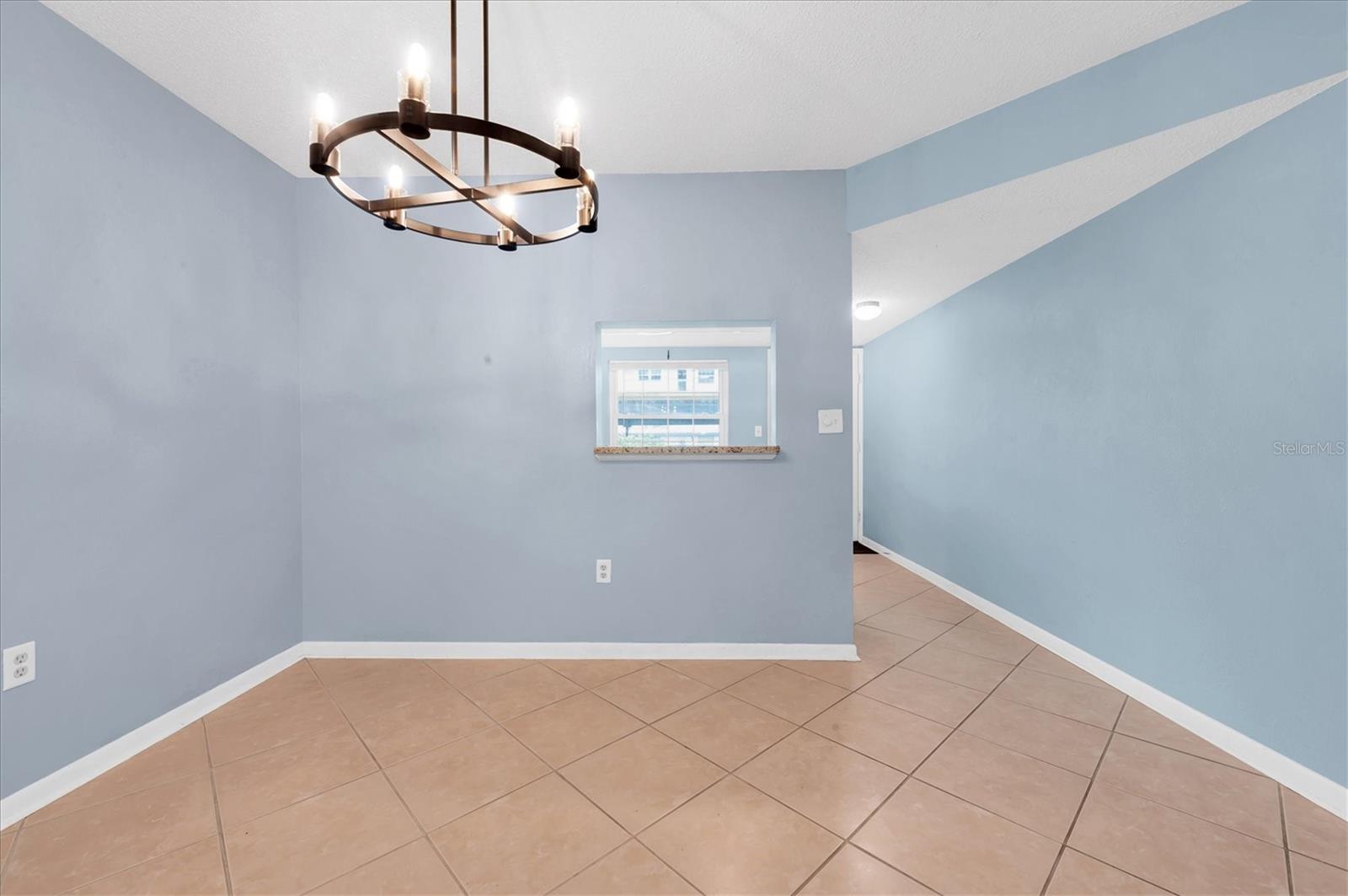 Image 9 of 27 For 845 Maple Court 103