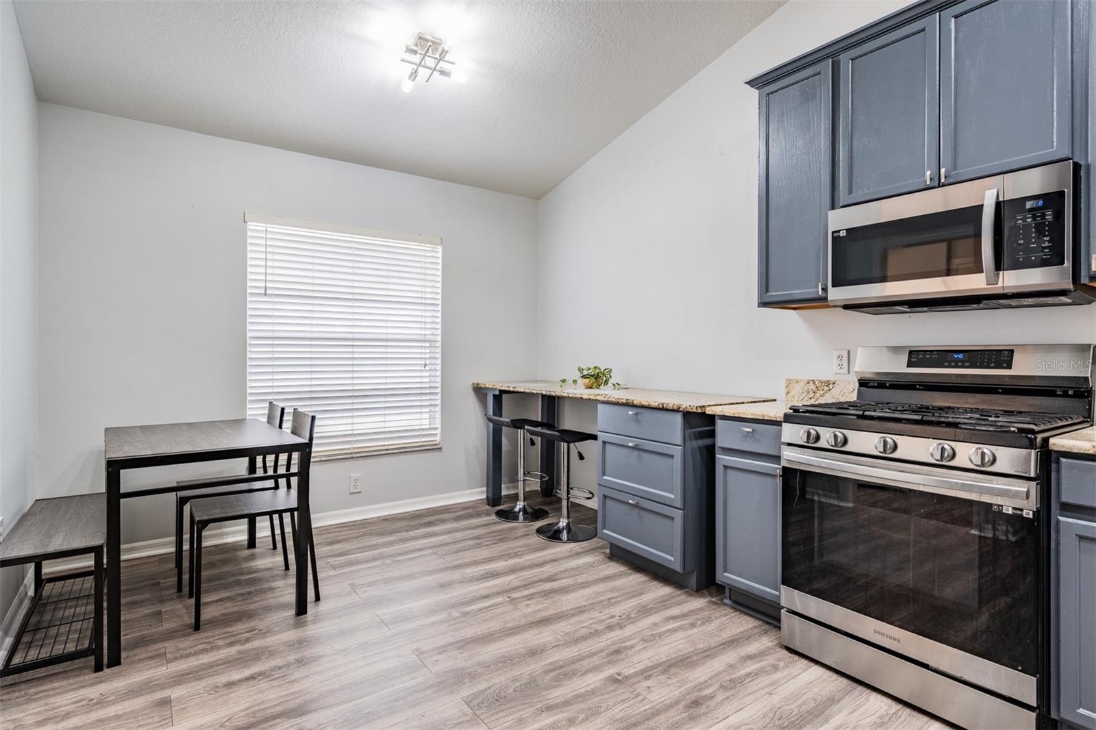 Listing photo id 9 for 12813 Standbridge Drive