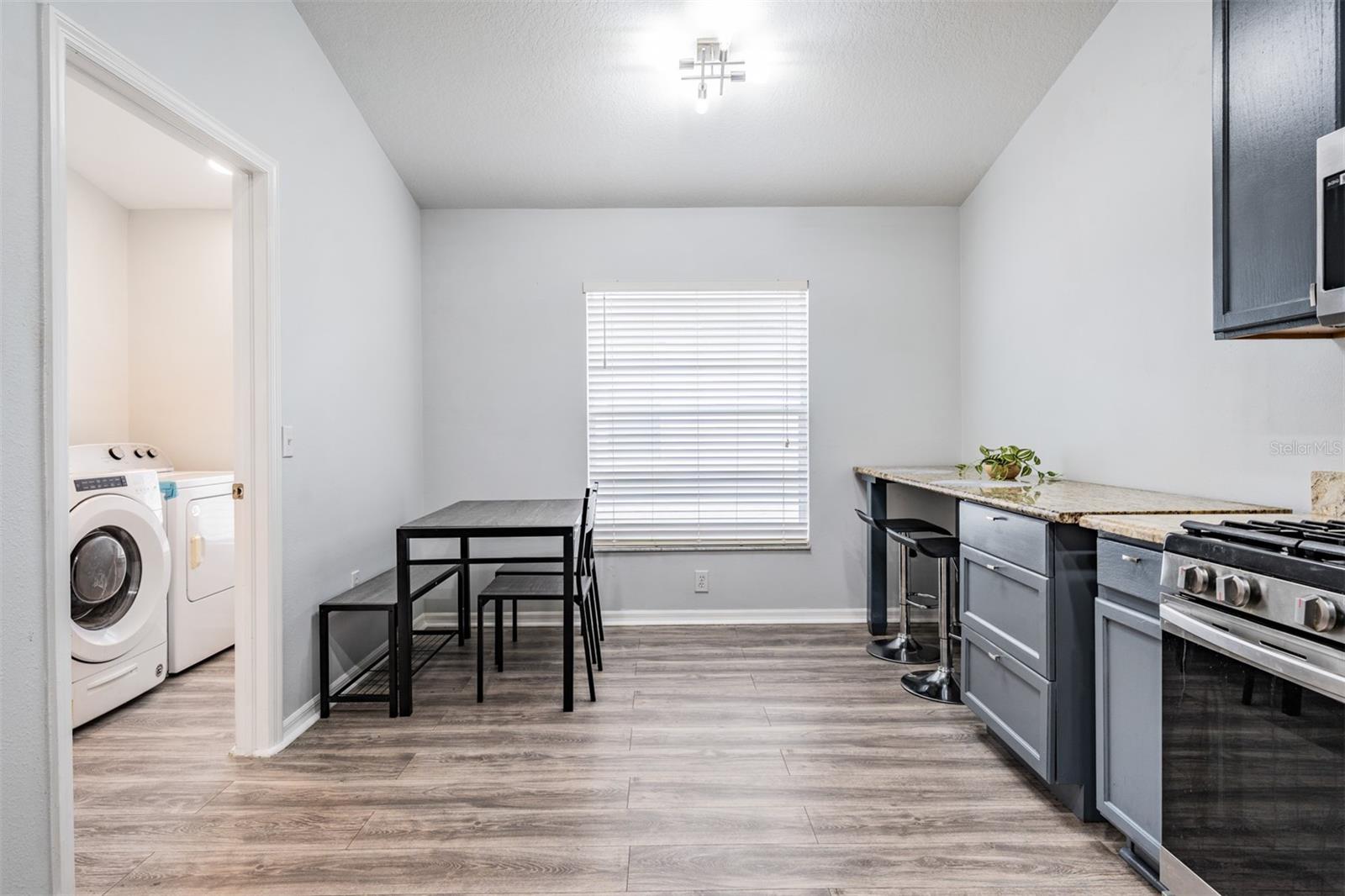 Listing photo id 10 for 12813 Standbridge Drive