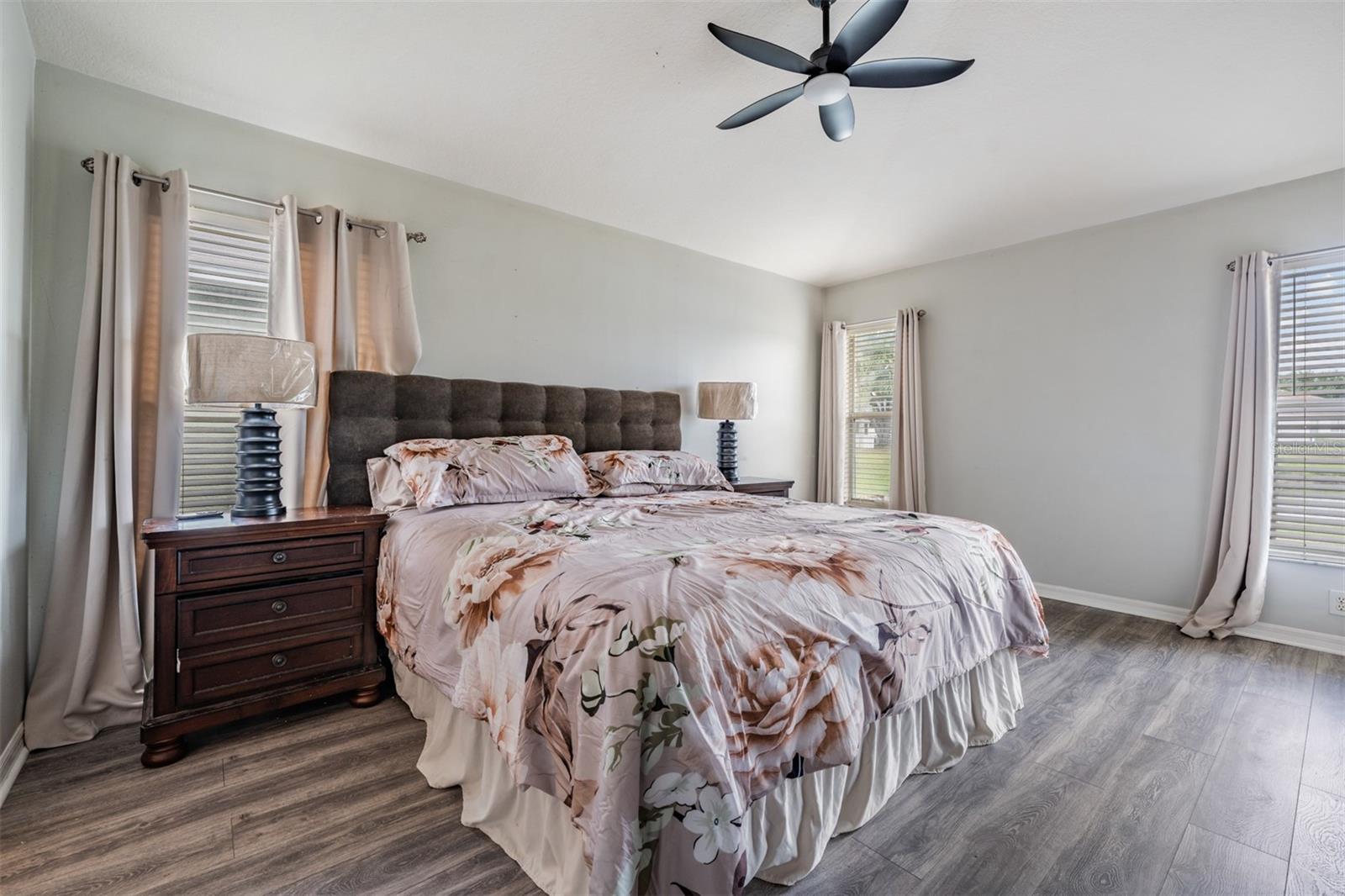 Listing photo id 12 for 12813 Standbridge Drive