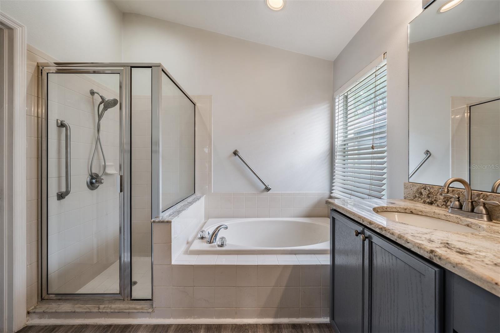 Listing photo id 15 for 12813 Standbridge Drive