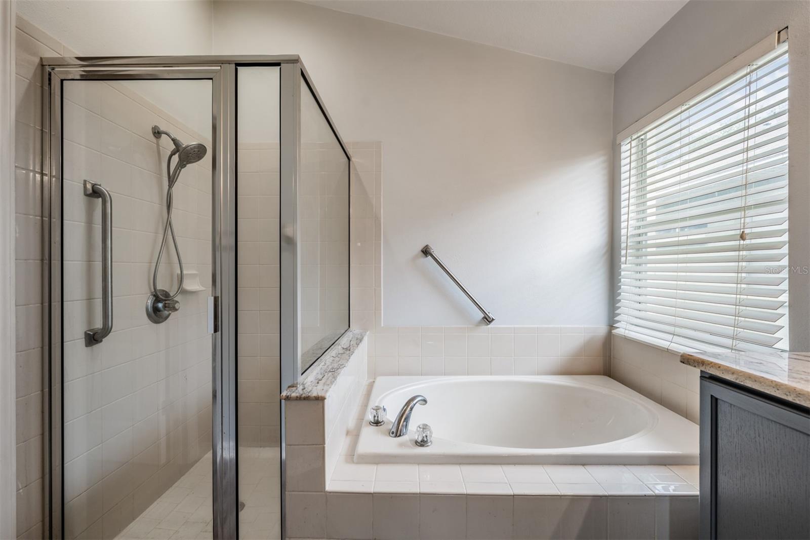 Listing photo id 16 for 12813 Standbridge Drive