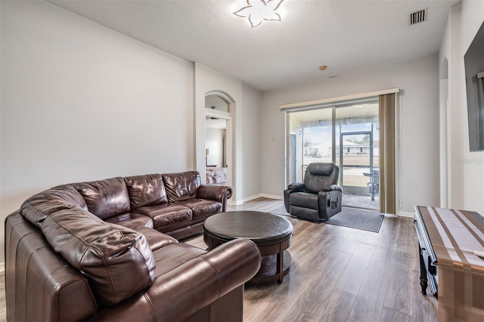 Listing photo id 17 for 12813 Standbridge Drive