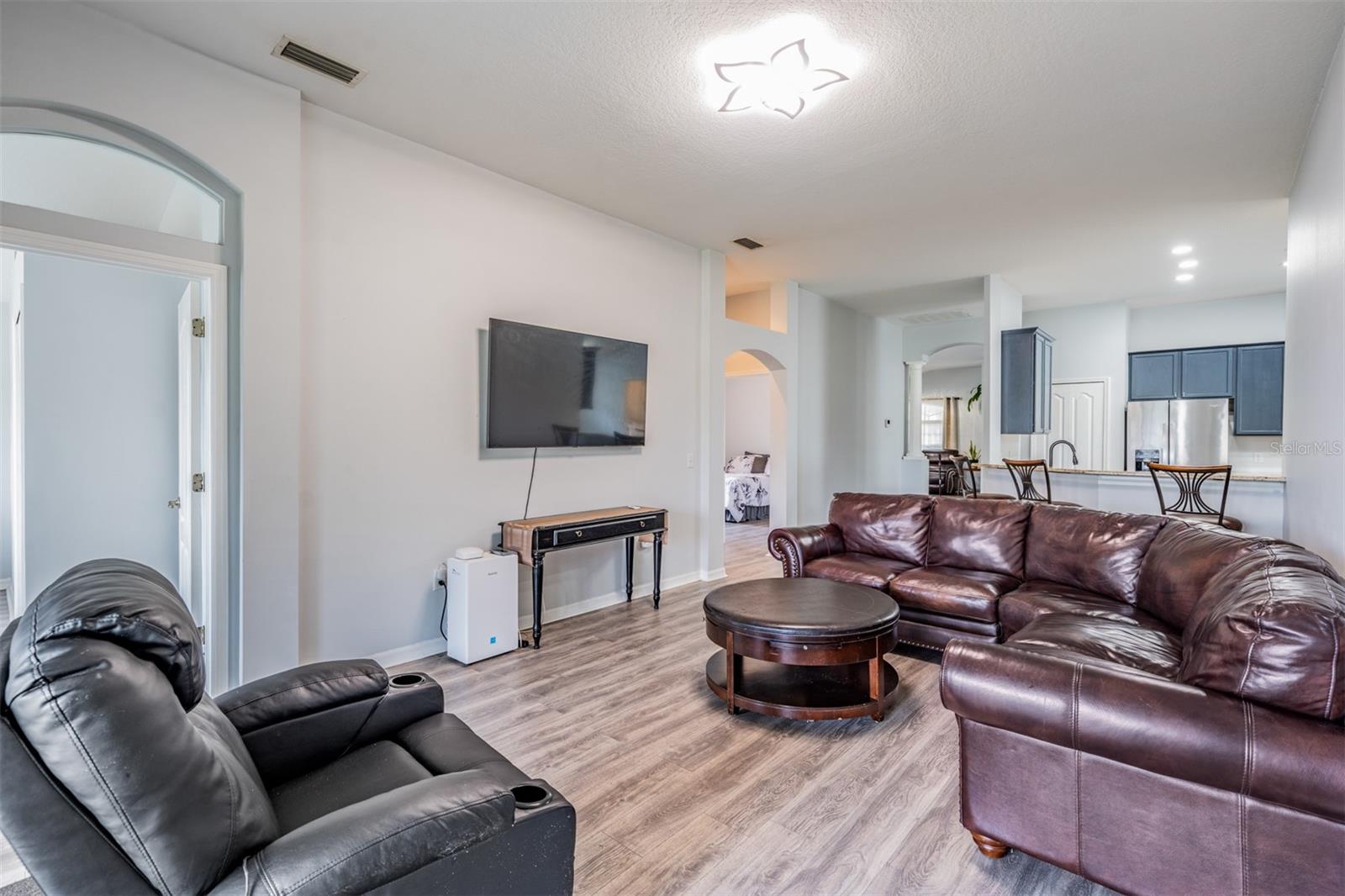 Listing photo id 18 for 12813 Standbridge Drive