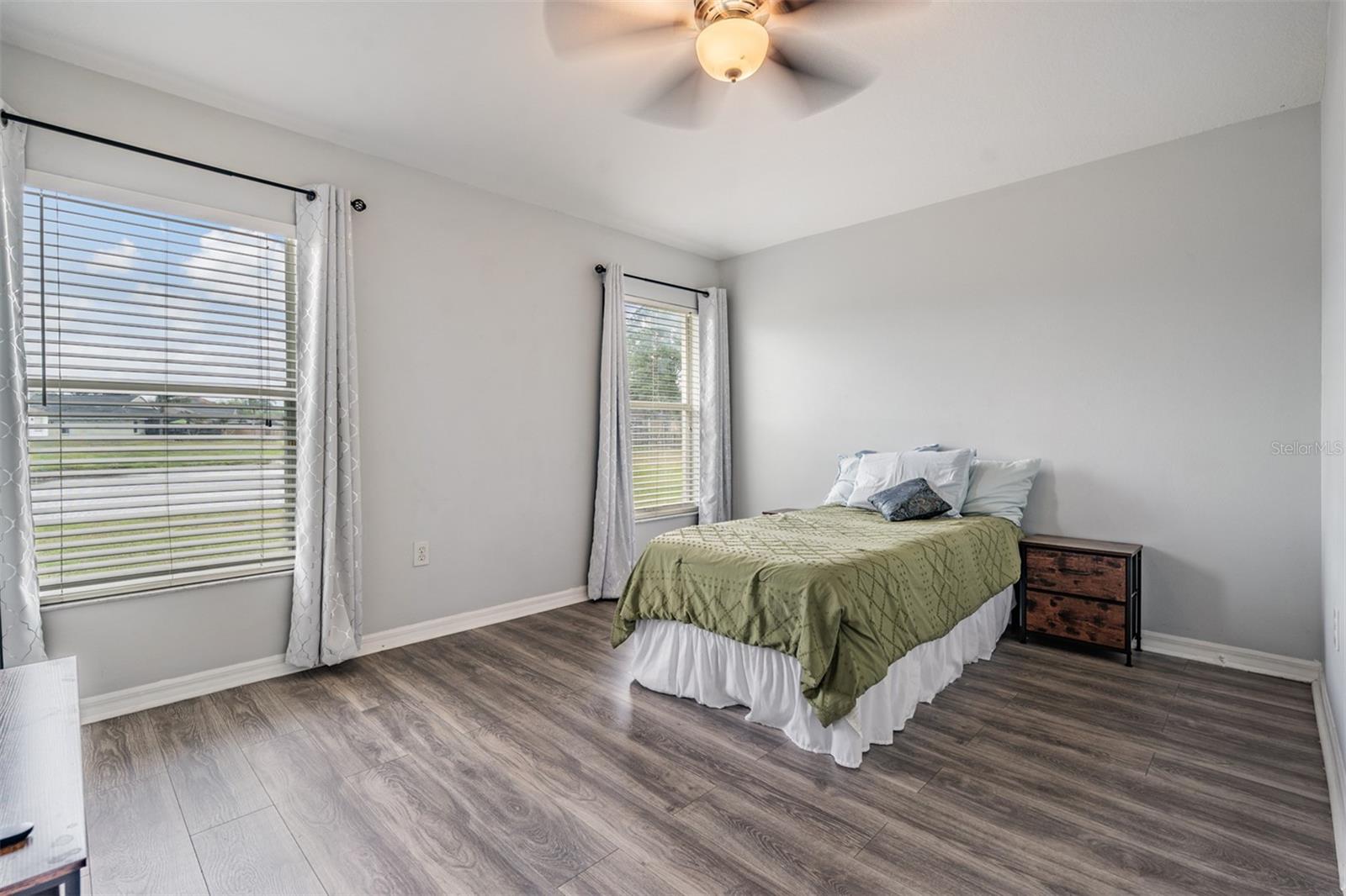 Listing photo id 19 for 12813 Standbridge Drive