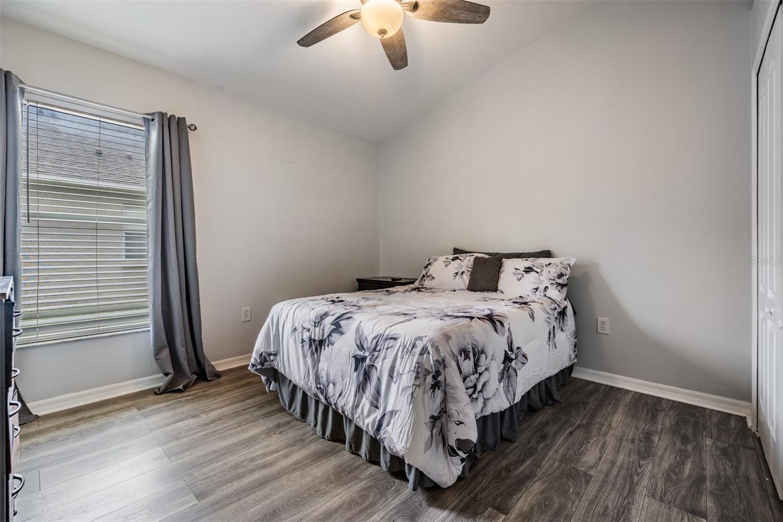 Listing photo id 22 for 12813 Standbridge Drive