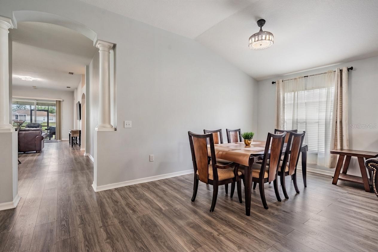 Listing photo id 4 for 12813 Standbridge Drive