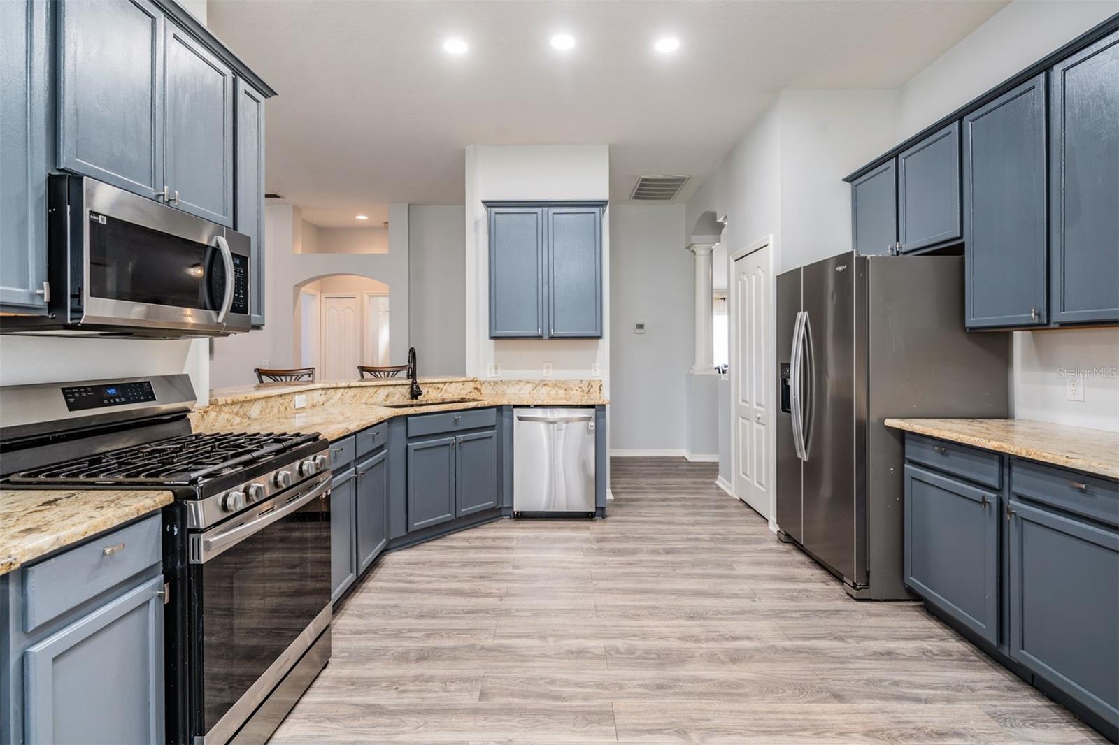 Listing photo id 5 for 12813 Standbridge Drive