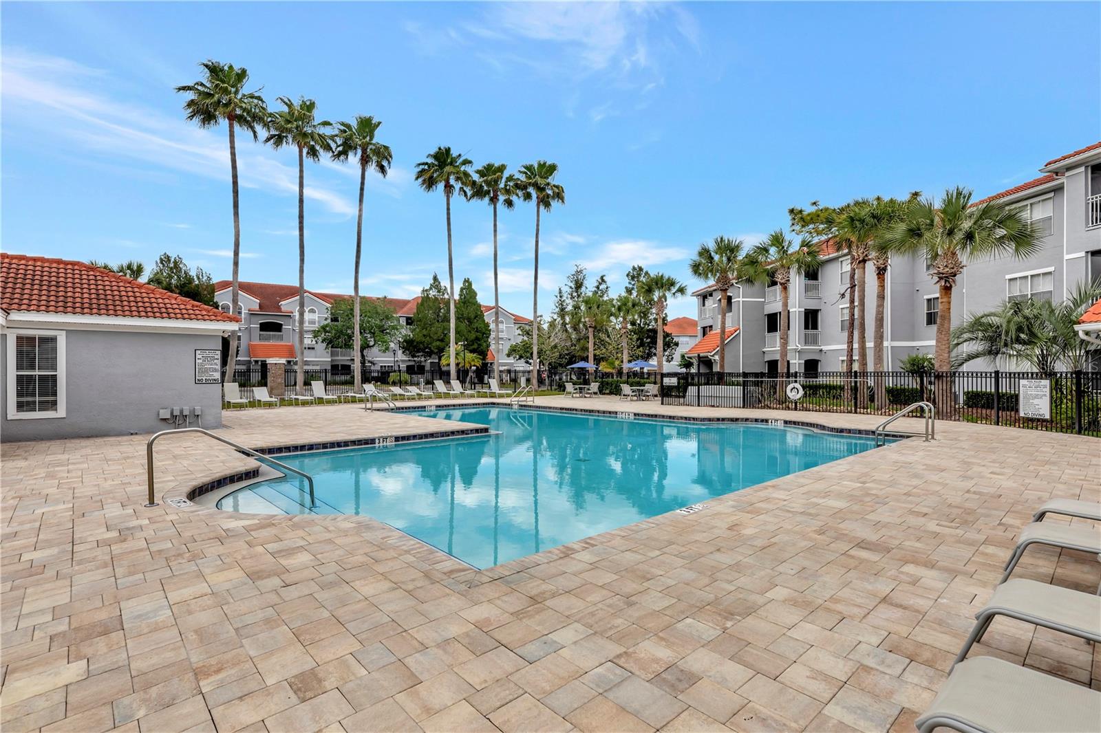 Image 22 of 30 For 18001 Richmond Place Drive 235